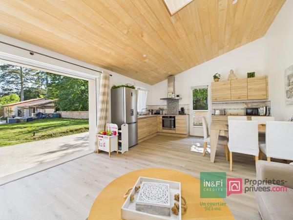 Maison de 220 m2 à Gizay avec deux logements indépendants, 5 chambres, jardin, piscine