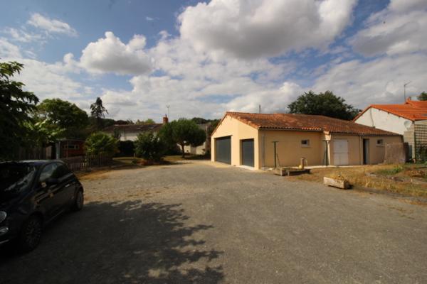 Maison Saint Genest D Ambiere 9 pièce(s) 150.70 m2