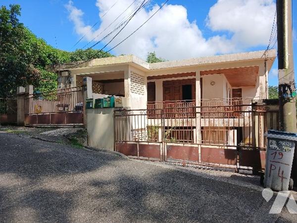 A vendre à Tivoli Post Colon(Martinique), un immeuble de 5 appartements. Surface habitable: 357,23m²