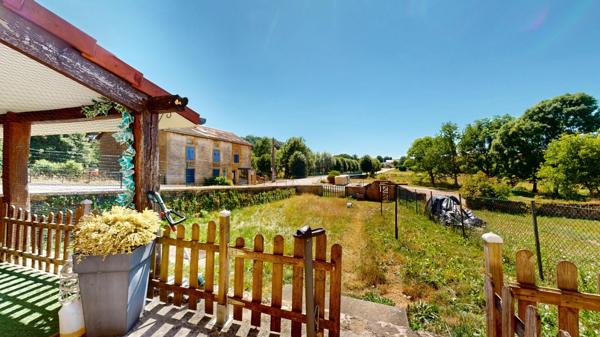 VILLECLOYE Charmante maison de village avec jardin, garage et terrasse couverte