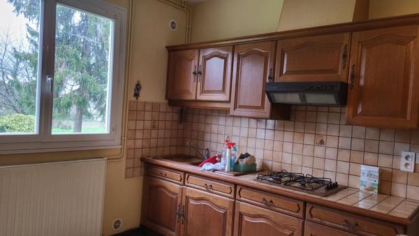 24400 fermette proche  Mussidan : maison , 2 granges , hangar tabac et hangar sur 8000 m²