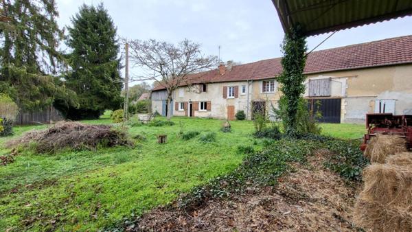 24400 fermette proche  Mussidan : maison , 2 granges , hangar tabac et hangar sur 8000 m²