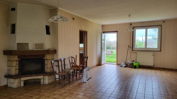 24400 fermette proche  Mussidan : maison , 2 granges , hangar tabac et hangar sur 8000 m²