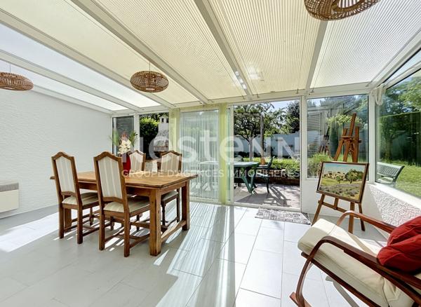 Maison de ville Village MONTIGNY LE BRETONNEUX - 4 pièces - 94 m2 et 111.40 m² utiles.