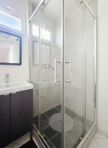 Maison de ville Village MONTIGNY LE BRETONNEUX - 4 pièces - 94 m2 et 111.40 m² utiles.