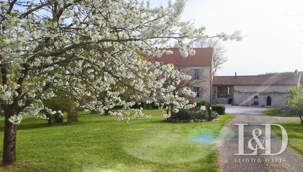 Propriété 355 m² habitables et  31 hectares de terrain