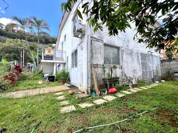Grande maison avec potentiel locatif, garage