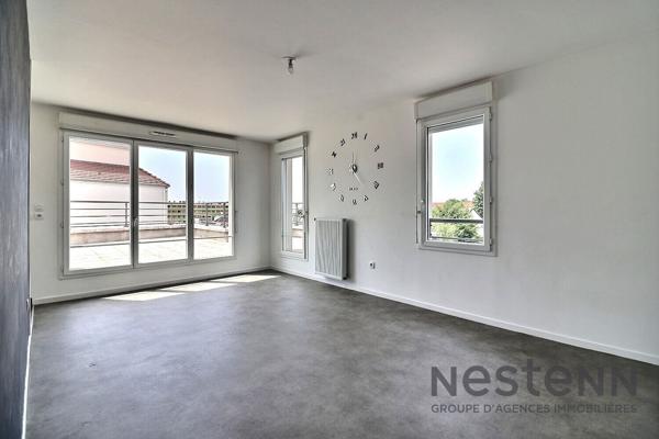 Appartement 2 pièces dernier étage avec grande terrasse à Neuilly-sur-Marne