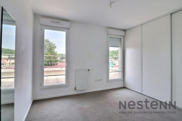 Appartement 2 pièces dernier étage avec grande terrasse à Neuilly-sur-Marne
