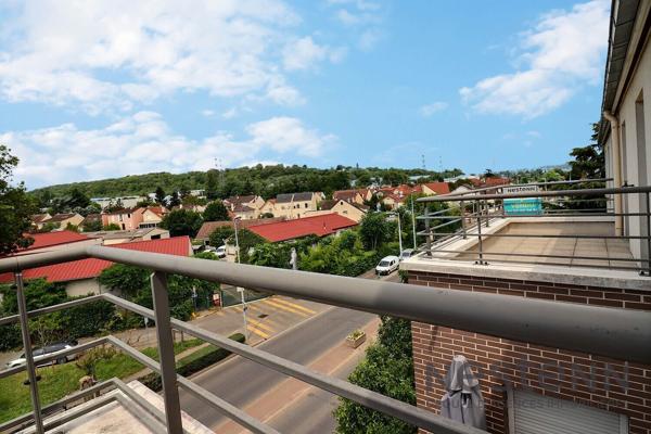 Appartement 2 pièces dernier étage avec grande terrasse à Neuilly-sur-Marne