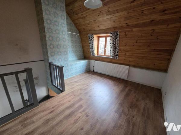 LILLE - METRO WAZEMMES - MAISON DE COUREE  EN PARTIE RENOVEE - QUELQUES FINITIONS A PREVOIR