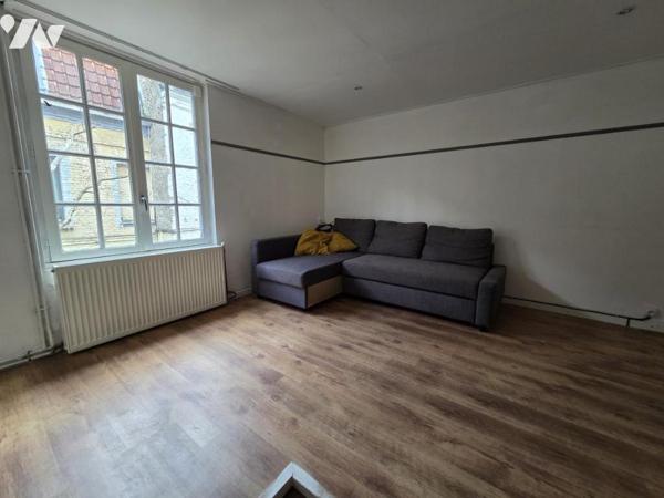 LILLE - METRO WAZEMMES - MAISON DE COUREE  EN PARTIE RENOVEE - QUELQUES FINITIONS A PREVOIR