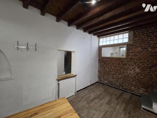 LILLE - METRO WAZEMMES - MAISON DE COUREE  EN PARTIE RENOVEE - QUELQUES FINITIONS A PREVOIR