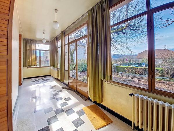 Grande maison 5 chambres avec extérieur calme