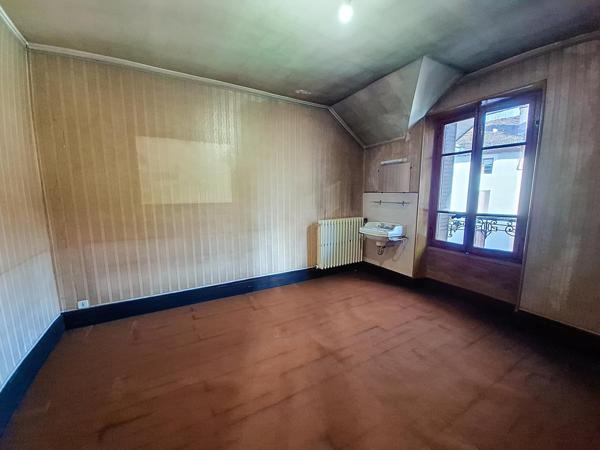 Grande maison 5 chambres avec extérieur calme