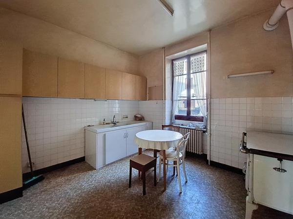 Grande maison 5 chambres avec extérieur calme