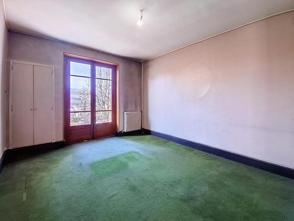 Grande maison 5 chambres avec extérieur calme