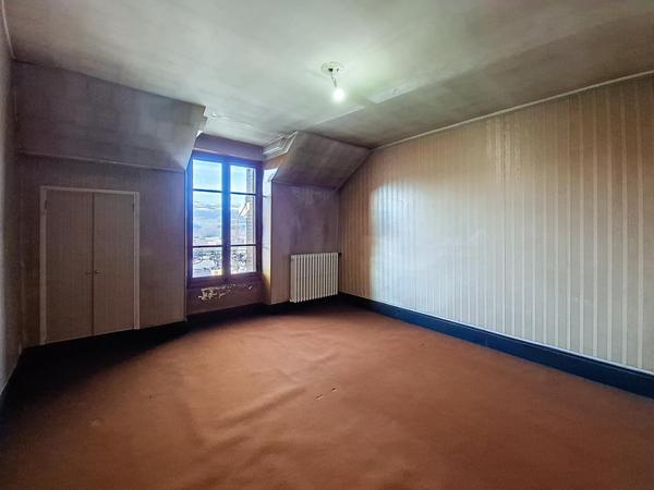 Grande maison 5 chambres avec extérieur calme