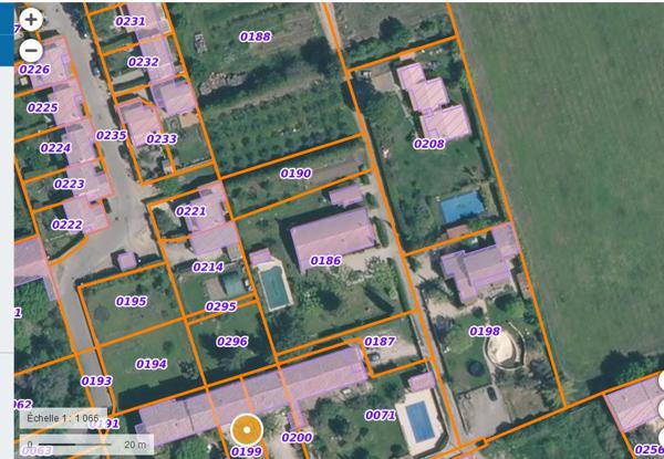 Terrain constructible plein centre-ville de Pernes les fontaines. Emplacement exceptionnel