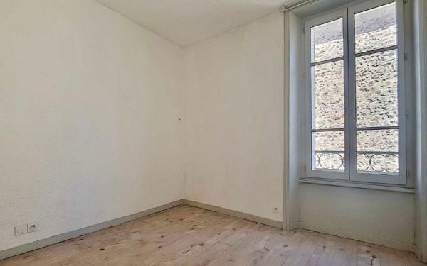 Appartement à vendre    2 pièces •  Tournon-sur-Rhône
