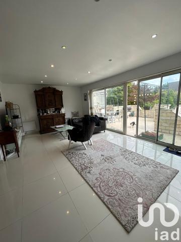 Pavillon 5 pièces de 185 m² à Garges-lès-Gonesse (95140)