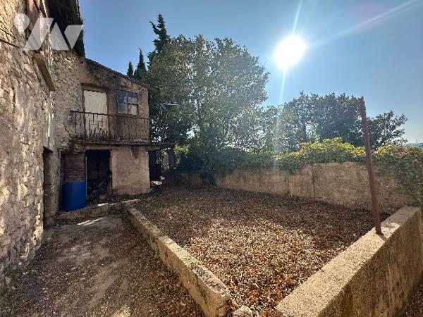 Maison de village à rénover avec jardin au cœur du Haut-Livron