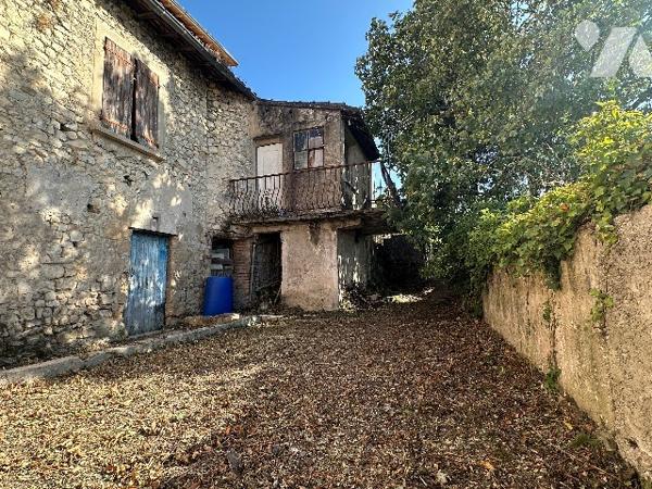 Maison de village à rénover avec jardin au cœur du Haut-Livron