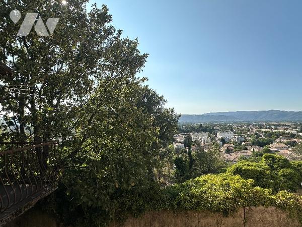 Maison de village à rénover avec jardin au cœur du Haut-Livron