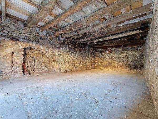 Garage en plein centre de Bédarieux – 38 m² – Idéal investissement ou stationnement sécurisé