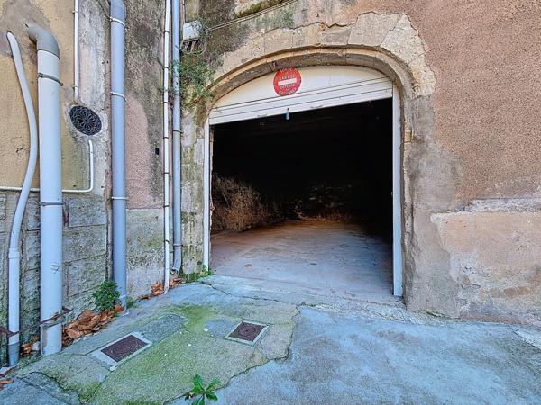 Garage en plein centre de Bédarieux – 38 m² – Idéal investissement ou stationnement sécurisé