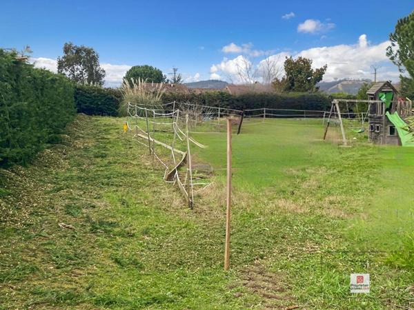 Joli terrain constructible à Calmont pour projet familial dans environnement calme