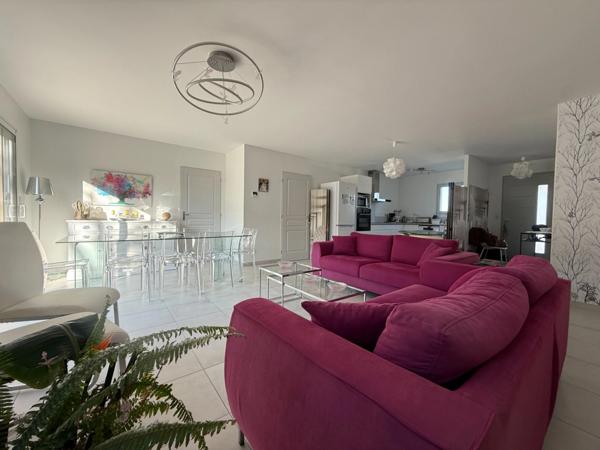 Maison récente à vendre 5 pièces 3 chambres jardin Proche LA ROCHEFOUCAULD EN ANGOUMOIS