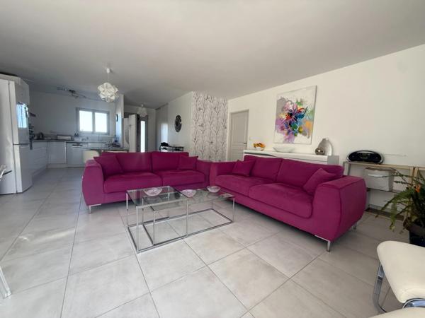 Maison récente à vendre 5 pièces 3 chambres jardin Proche LA ROCHEFOUCAULD EN ANGOUMOIS