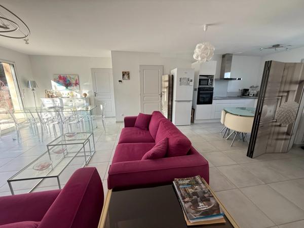 Maison récente à vendre 5 pièces 3 chambres jardin Proche LA ROCHEFOUCAULD EN ANGOUMOIS