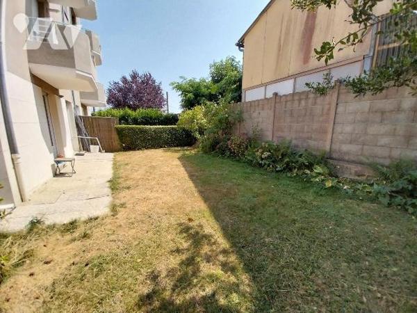 VITRE. Centre ville, à 2 pas des commerces/écoles et gare, charmant appartement de type 3 de 60...