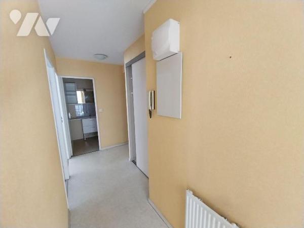 VITRE. Centre ville, à 2 pas des commerces/écoles et gare, charmant appartement de type 3 de 60...