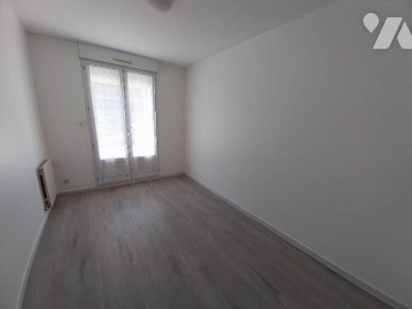 VITRE. Centre ville, à 2 pas des commerces/écoles et gare, charmant appartement de type 3 de 60...