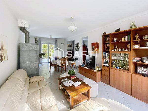 Maison de 250m², 8 pièces sur 5300m² de terrain.