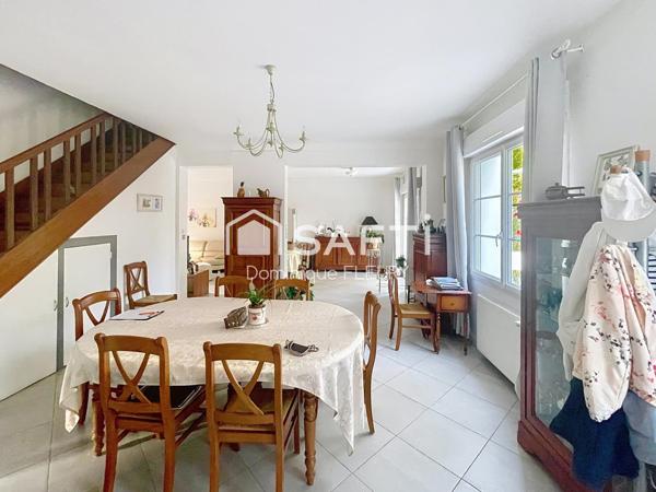 Maison de 250m², 8 pièces sur 5300m² de terrain.