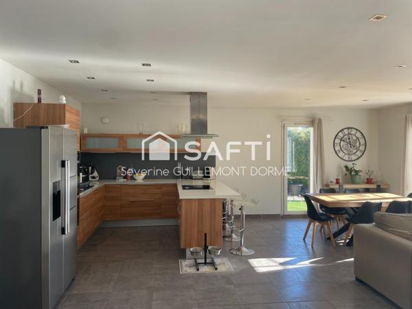 VILLA 5 CHAMBRES SUR MAGNIFIQUE TERRAIN AU CALME