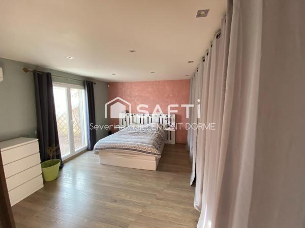 VILLA 5 CHAMBRES SUR MAGNIFIQUE TERRAIN AU CALME