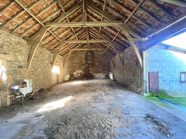 Très grande maison, trois granges