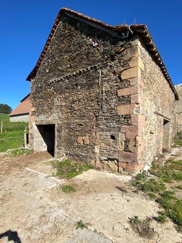 Très grande maison, trois granges