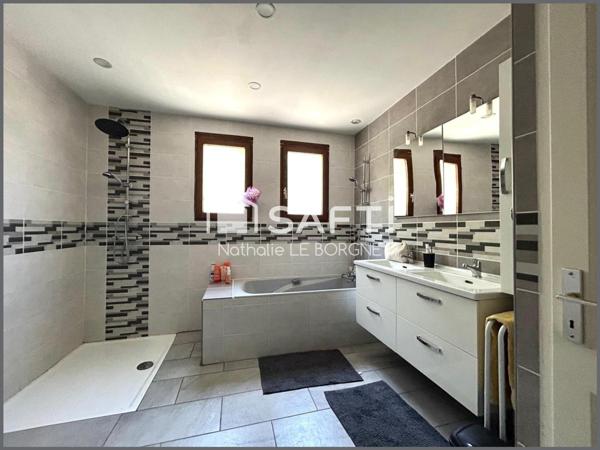 Belle villa sur sous sol avec piscine