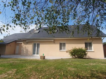Maison - Proximite oloron-sainte-marie - Réf.:205439 EXCLUSIVITE - DANS SECTEUR CALME, BELLE MAISON DE CARACTERE T4 ENTIEREMENT RENOVEE AVEC GARAGE ET JARDIN -