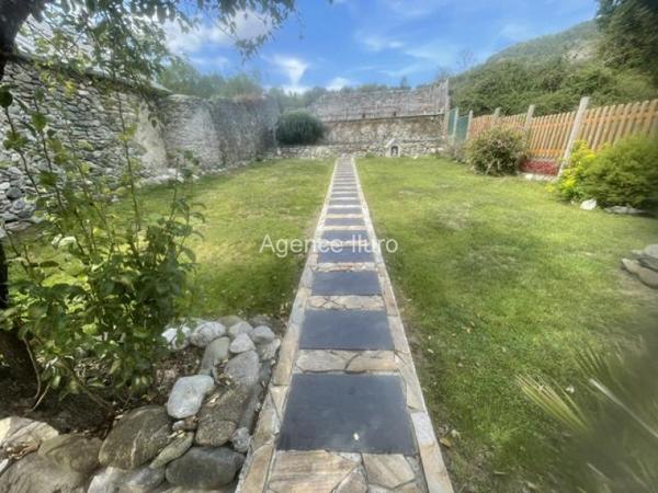 Maison - Proximite oloron-sainte-marie - Réf.:205439 EXCLUSIVITE - DANS SECTEUR CALME, BELLE MAISON DE CARACTERE T4 ENTIEREMENT RENOVEE AVEC GARAGE ET JARDIN -