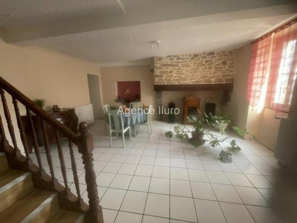 Maison - Proximite oloron-sainte-marie - Réf.:205439 EXCLUSIVITE - DANS SECTEUR CALME, BELLE MAISON DE CARACTERE T4 ENTIEREMENT RENOVEE AVEC GARAGE ET JARDIN -