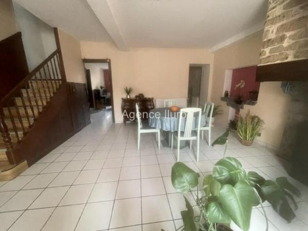 Maison - Proximite oloron-sainte-marie - Réf.:205439 EXCLUSIVITE - DANS SECTEUR CALME, BELLE MAISON DE CARACTERE T4 ENTIEREMENT RENOVEE AVEC GARAGE ET JARDIN -