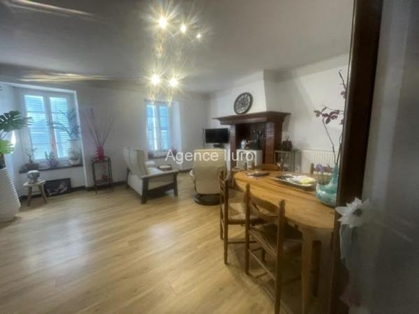 Maison - Proximite oloron-sainte-marie - Réf.:205439 EXCLUSIVITE - DANS SECTEUR CALME, BELLE MAISON DE CARACTERE T4 ENTIEREMENT RENOVEE AVEC GARAGE ET JARDIN -