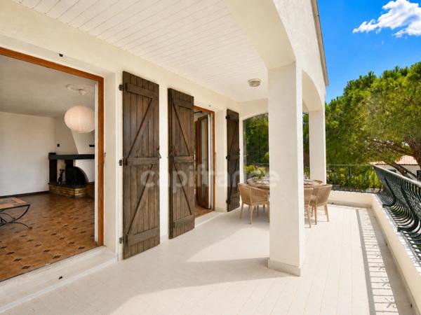 CANET-EN-ROUSSILLON – Villa 215 m² – 5 chambres – 2 espaces de vie – Jardin – Terrasses – Garage